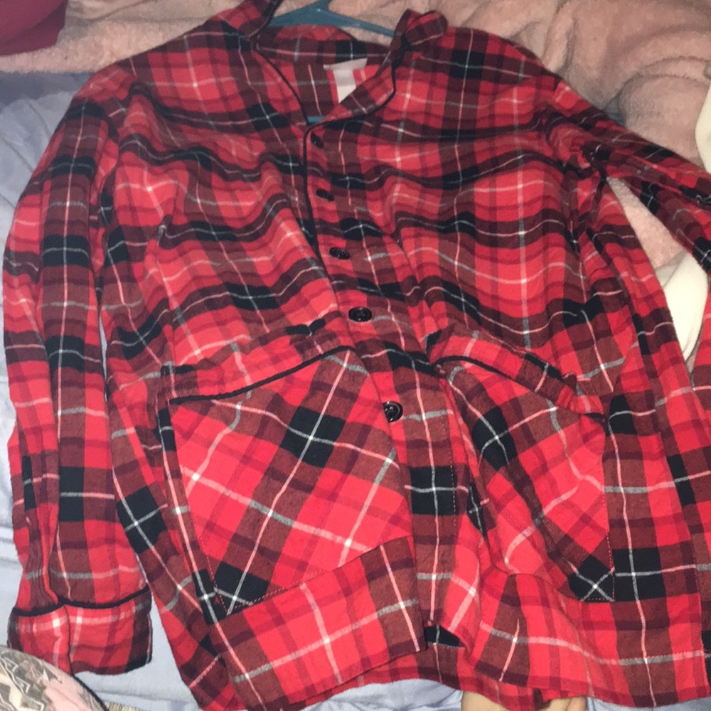 checkard red shirt